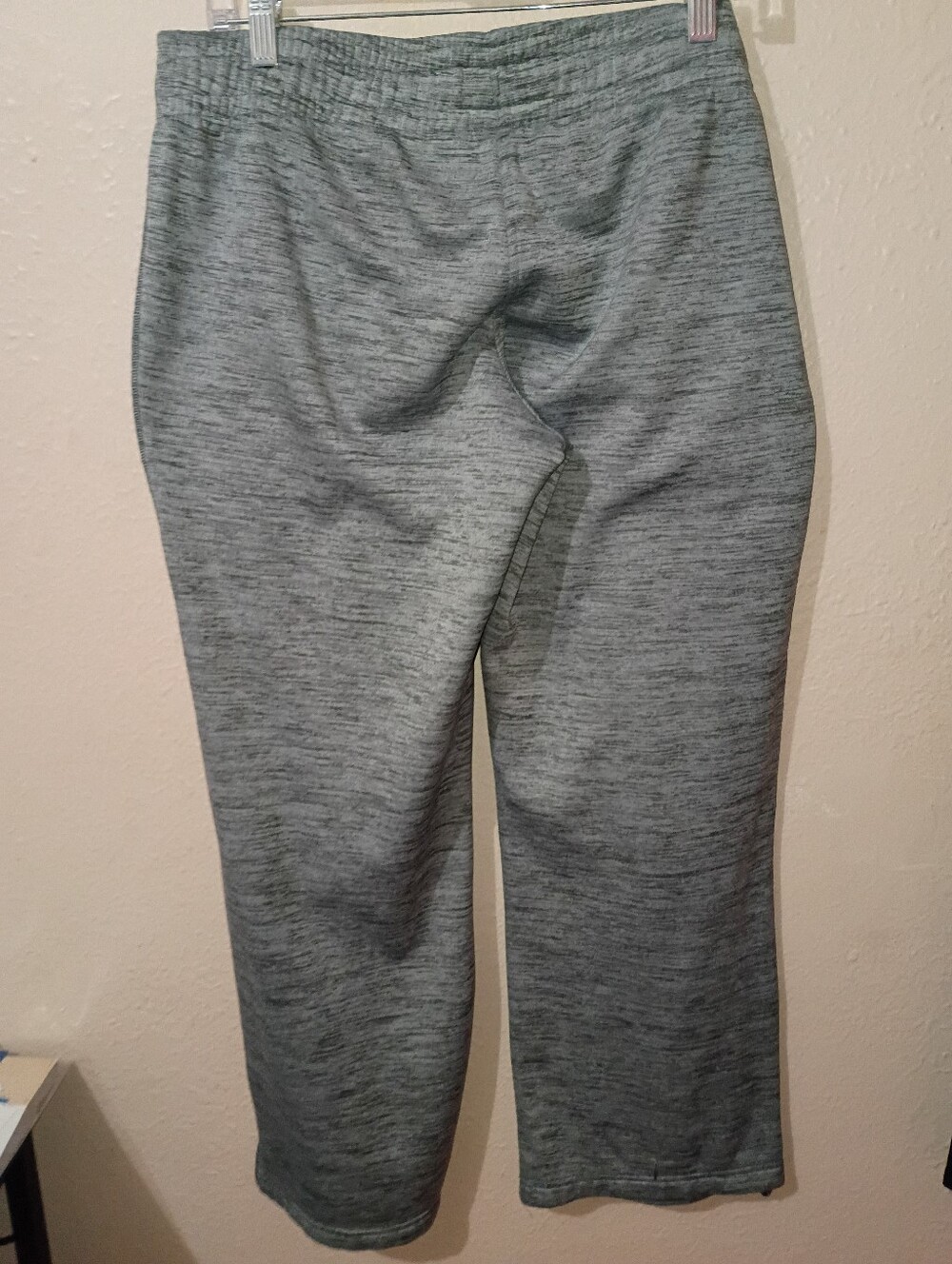 Under Armour Size Large Capris - Picture 5 of 5